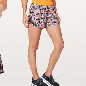 Lululemon - Hotty Hot Short II *Long 4" - Inversion Multi / Black - Size 8